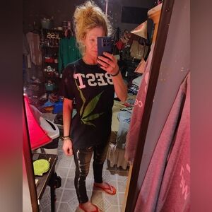 🎈Spencer's🎈BUY 1 GET 1 FREE 🎈Best Weed Graphic T-shirt Sz M